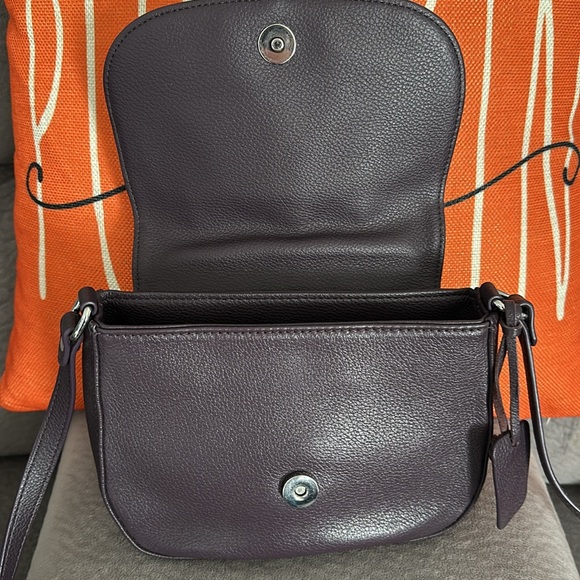 Clarks small purse crossbody in plum - Picture 5 of 7